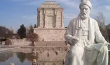 تحریف خنده دار شعر فردوسی در کتیبه‌های مترو  |  شما پله برقی ایستگاهها را درست کنید؛ از دیوار شاعران بالا نروید