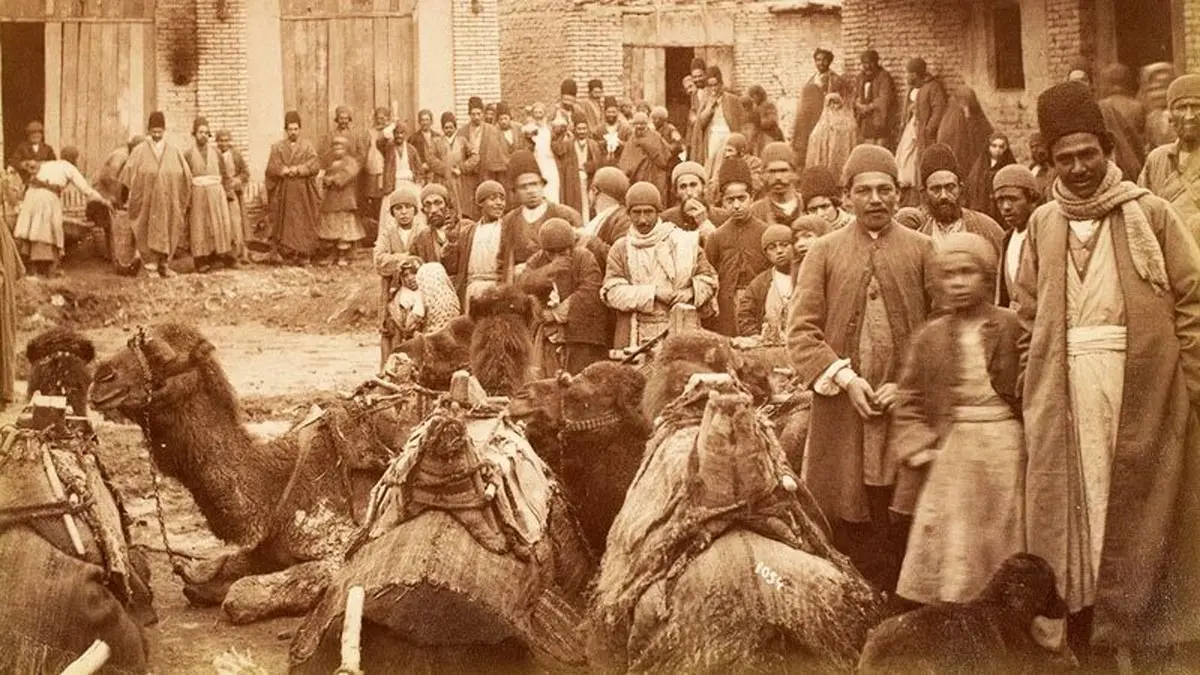 تصویر بسیار قدیمی از مردم تهران در 130 سال پیش!
