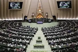 روزنامه جمهوری اسلامی: دفاتر نمایندگان مجلس در شهرستان‌ها را تعطیل کنید | چه کسی گفته نماینده مجلس معادل وزیر است؟ | مگر حقوق نماینده چقدر است که میلیارد‌ها تومان خرج تبلیغ می‌کنند؟