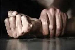 تعرض به پسر جوان در کنار بزرگراه
