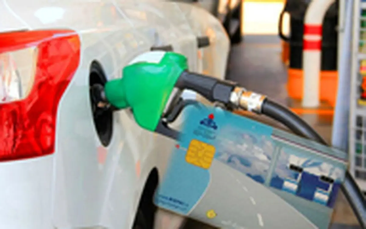 کارشناس انرژی : دولت می خواهد به دست خود مردم بنزین را گران کند 