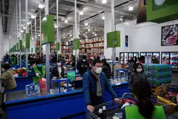 ویدئو؛ ابتکار فروشندگان چینی در برابر کرونا