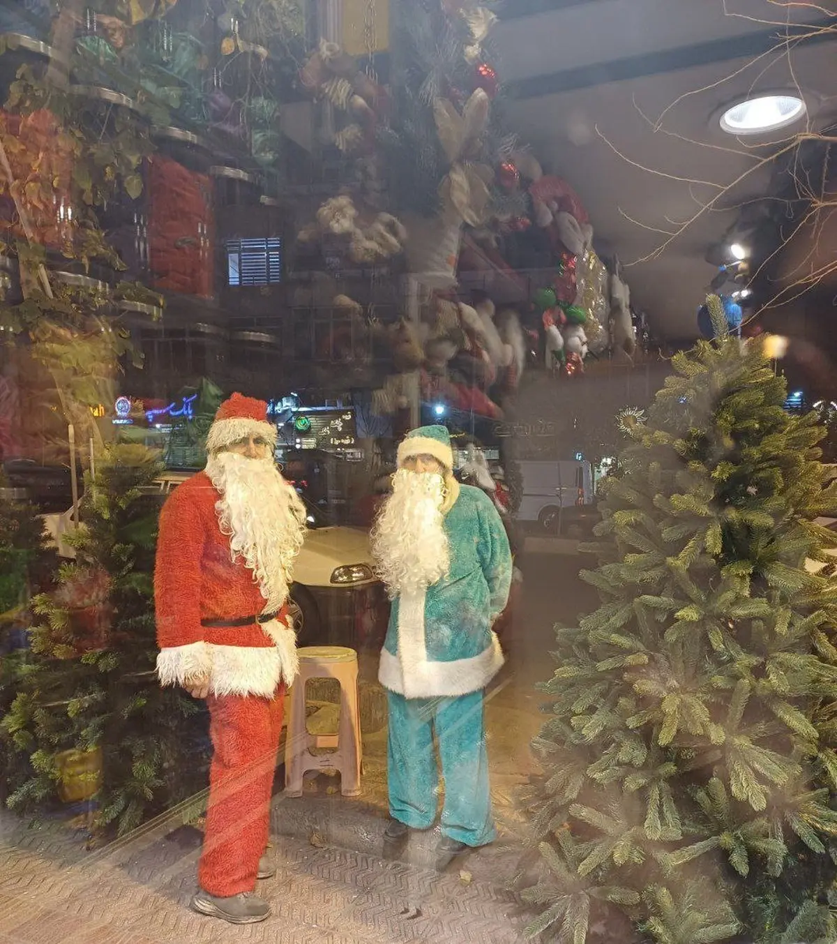 تب و تاب خرید کریسمس در میان مسلمانان |  درخت کریسمس از ۵۰۰ هزار تا۷۰ میلیون تومان