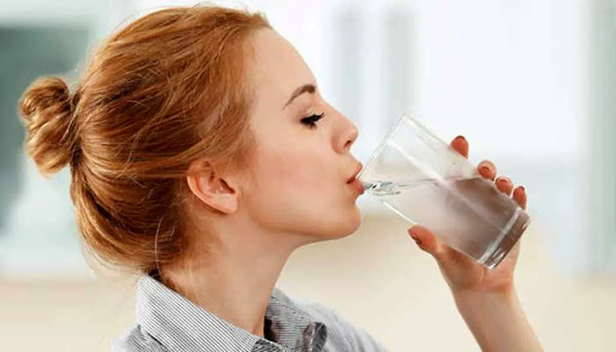 زمان و نحوه صحیح  نوشیدن آب  |  بروز نفخ بعد از نوشیدن آب