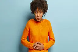 درمان یبوست با یک روش ساده و طبیعی! | نوشیدن دمنوش این میوه نجاتتان می‌دهد +ویدئو