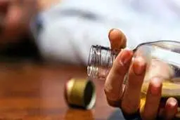 مسمومیت الکلی ۱۶ مردِ ۱۸ تا ۶۵ ساله در بندرعباس | علوم پزشکی هرمزگان: یک جوان ۲۶ ساله جان باخت | حال ۶ نفر وخیم است