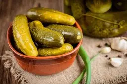 طرز تهیه خیار شور تخمیری پروبیوتیک + ویدیو 