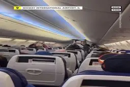 مسابقه دستمال توالت در هواپیما | جالبترین تاخیر در پرواز+ویدئو 