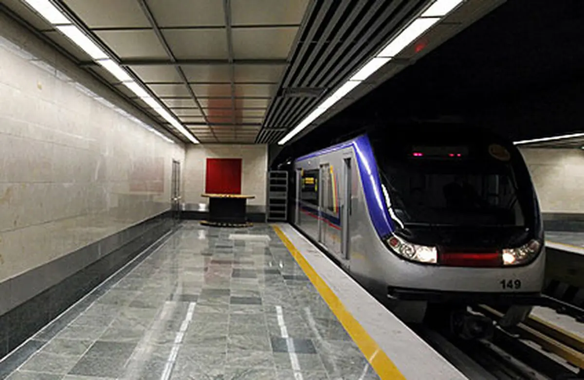 دستاورد جدید زاکانی | جمع آوری صندلی ایستگاه‌های مترو برای مقابله با دستفروشی+تصاویر