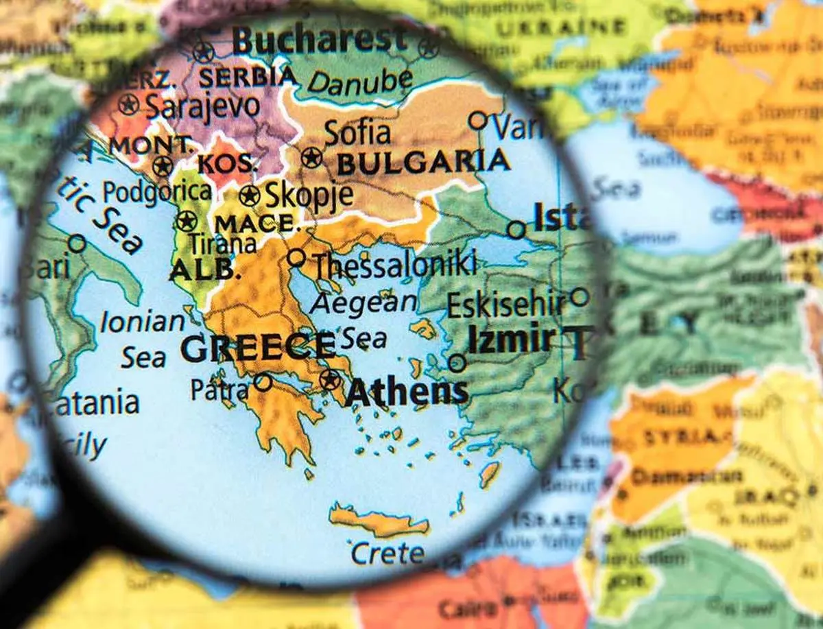 یونان کشور برگزیده سال | اجرای اصلاحات دردناک اقتصادی 