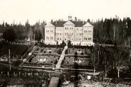 کشفی عجیب در کانادا | کشف چندین گور دست جمعی در کانادا | ماجرا چیست؟