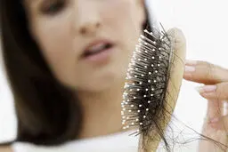 آسان ترین روش برای جلوگیری از خشکی ساقه مو | با این یک دونه کار دیگه موهات خشک نمیشن +ویدئو