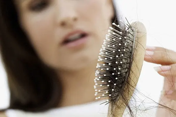 آسان ترین روش برای جلوگیری از خشکی ساقه مو | با این یک دونه کار دیگه موهات خشک نمیشن +ویدئو