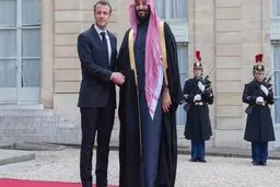 مکرون: باید عربستان در هر گونه مذاکره برای توافق با ایران مشارکت داده شود.