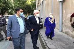 محمدرضا عارف با همسرش در انتخابات حضور یافت 