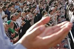 صاحب صدای خاطره انگیز نماز عید فطر کیست؟+ویدئو