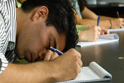 میزان خواب کافی و لازم برای هر فرد در شبانه روز 