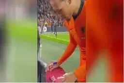 ورزشگاه از کنترل خارج شد | هجوم هواداران خشمگین به زمین + ویدئو 