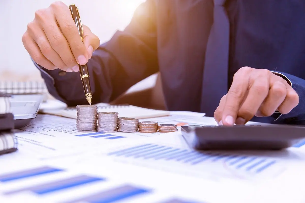 مالیات تصاعدی و طبقات تحت فشار | اصرار بر افزایش بار مالیاتی اقشار عادلانه نیست