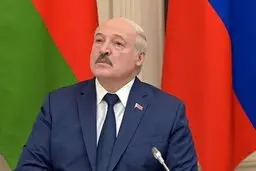 لوکاشنکو: زلنسکی یا پیمان صلح امضا کند یا سند تسلیم