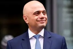 اظهار جنجالی وزیر بهداشت بریتانیا  درباره واکسیناسیون +عکس