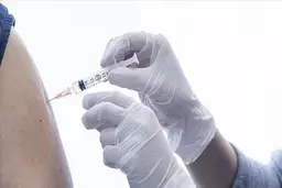 راه‌اندازی نخستین مرکز شبانه‌روزی واکسیناسیون در آبادان