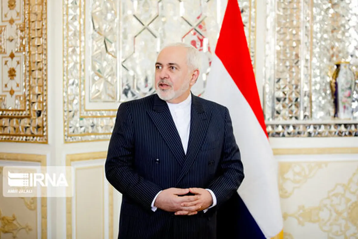 ظریف: آمریکا 19 سال تحقیر خود را بزک می کند