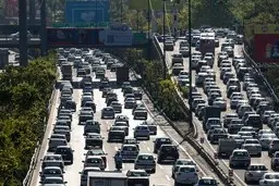 معضل ترافیک تهران با شعار حل نمی‌شود
