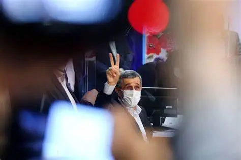  محمود احمدی‌نژاد در بازار تهران دیده شد+ تصویر