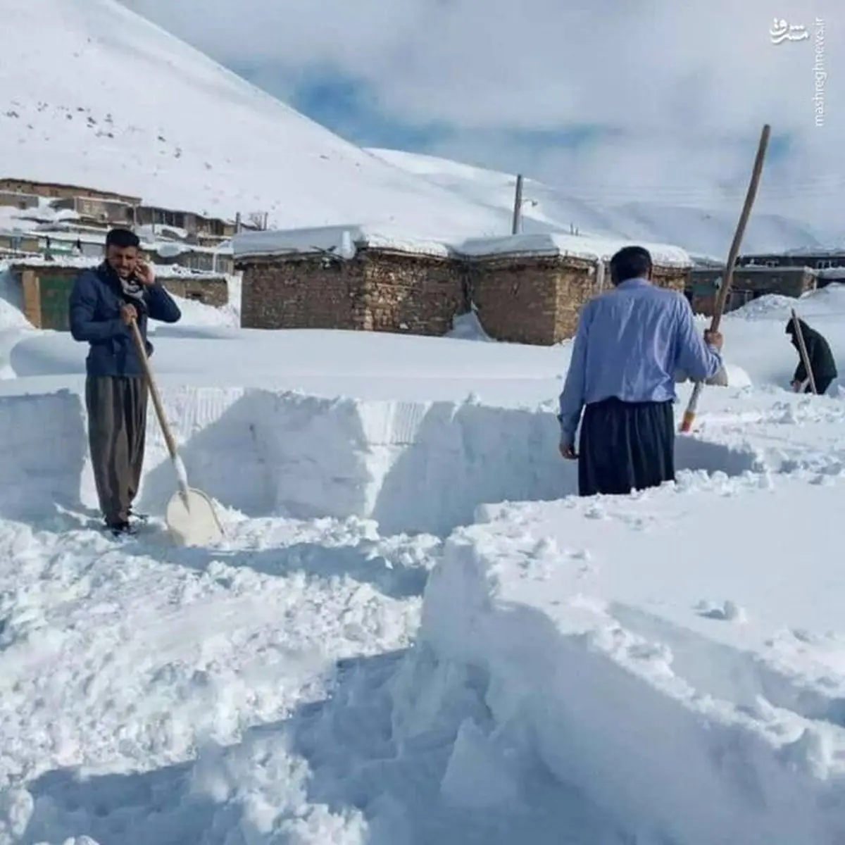 ارتفاع برف در برخی مناطق "سنقر" به یک متر رسید | راه 190 روستا مسدود است