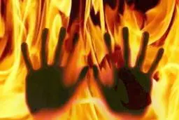 درگذشت،  معلمی که خودسوزی کرده بود 