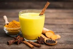  فواید شیر زردچوبه که از پشتیبانی علمی برخوردار هستند