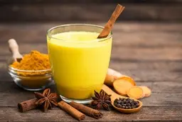  فواید شیر زردچوبه که از پشتیبانی علمی برخوردار هستند