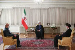 لغو جلسه سران قوا| رفتار روحانی و قالیباف گره ای از مشکلات باز نمی کند