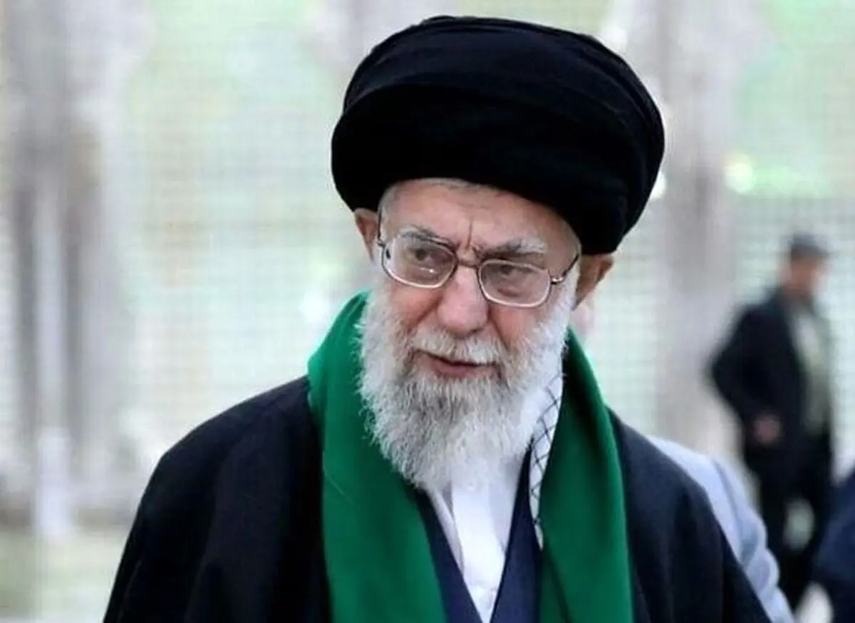رهبر انقلاب: اگر خانواده شهدا نبودند این عمامه سر ما نبود| ماجرای خواندنی حضور رهبر انقلاب در خانواده شهدا
