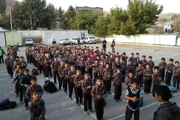 دلیل اصلی افت تحصیلی مشکلات اقتصادی است | در 15سال گذشته، هم دولت وهم خانواده ها برای تحصیل ، کمتر خرج می کنند