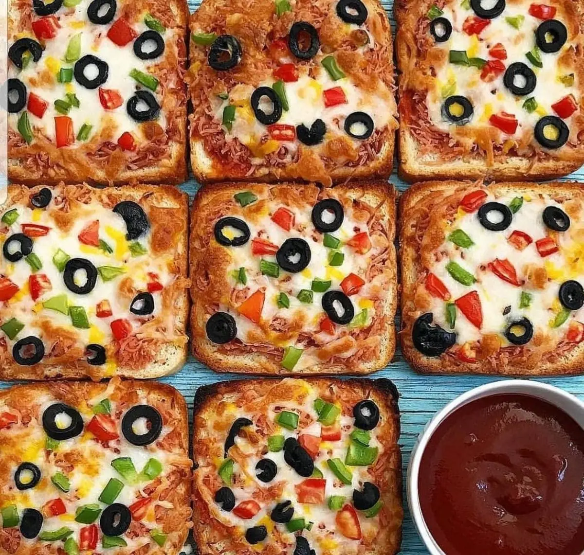 وقتی گشنه هستی توی سه سوت این پیتزا راحت رو درست کن! | طرز تهیه پیتزا با نون تست + ویدئو