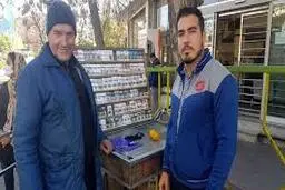 قهرمان المپیک پای بساط سیگارفروشی!
