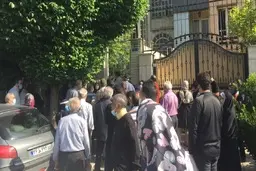 فروش صف واکسن کرونا، ۸۰۰ هزار تومان! 