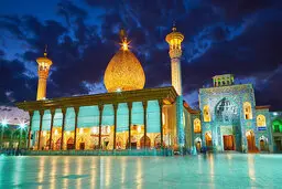 لحظه ثبت شده از ورود فرد تروریست به  حرم شاهچراغ + ویدئو 