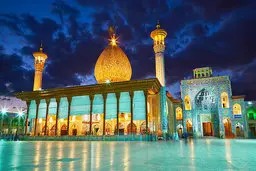 لحظه ثبت شده از ورود فرد تروریست به  حرم شاهچراغ + ویدئو 