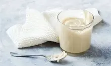 شیرعسلی خانگی؛ طعمی شیرین و متفاوت | آموزش تهیه یک افزودنی محبوب برای دسرها +ویدئو