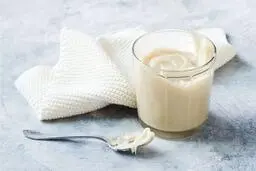 شیرعسلی خانگی؛ طعمی شیرین و متفاوت | آموزش تهیه یک افزودنی محبوب برای دسرها +ویدئو