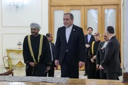 عراقچی: از نقش ویژه عمان در مذاکرات پیشین با آمریکا، قدردانی می‌کنیم |بدر البوسعیدی: دیپلماسی تنها مسیری است که می‌تواند بحران را حل کند و از ایجاد تنش جلوگیری کند | همواره موضع ما این بوده که کانال‌های رایزنی را بین همه کشورها برای روبه‌رو شدن با چالش‌ها