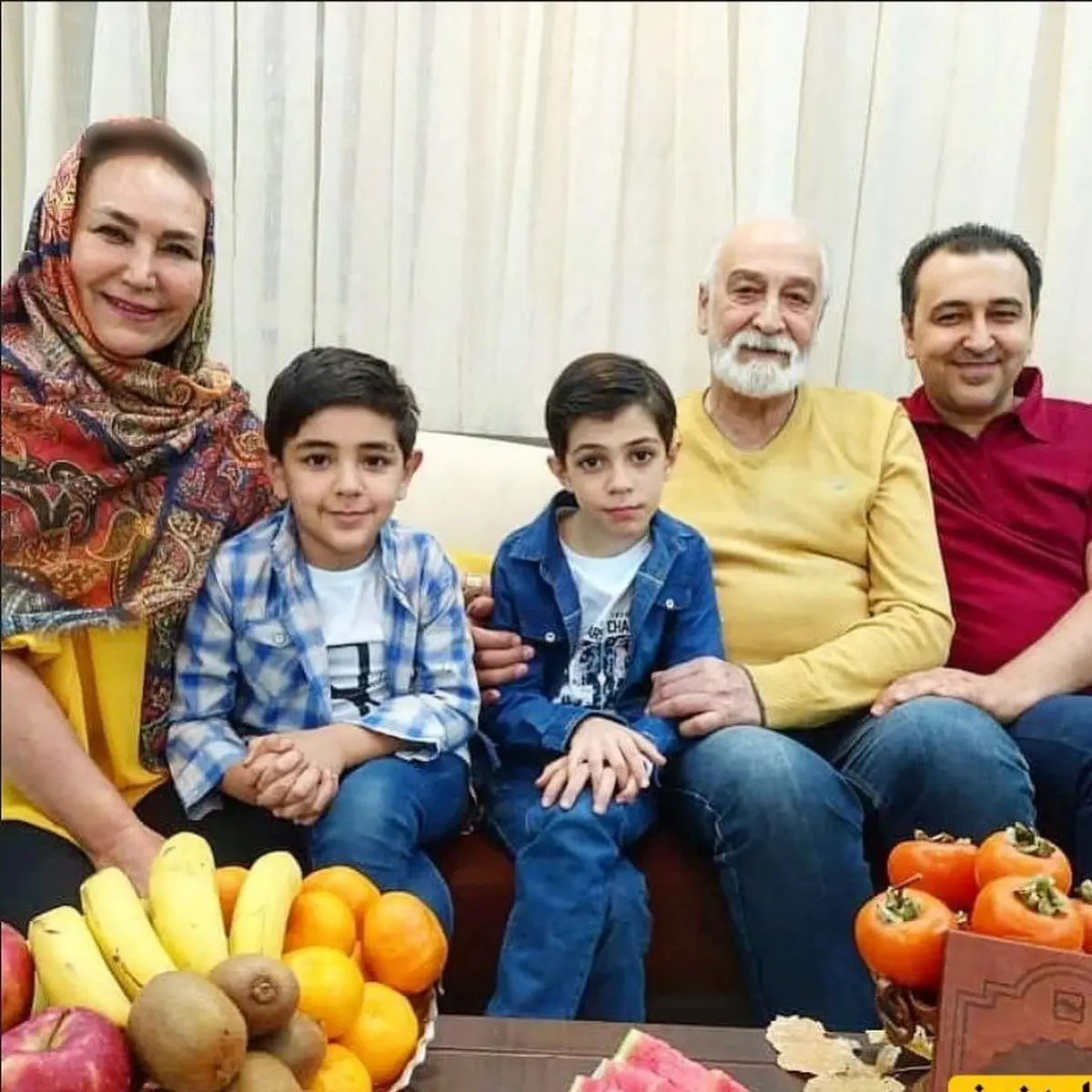 تصویر محمود پاک نیت در سن ۷۱ سالگی کنار خانواده اش منتشر شد +تصویر