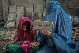 مادری فرزند خود را به فروش گذاشت | اتفاقی تلخ که شوکه‌تان می‌کند + جزئیات
