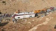 رانندهٔ اتوبوس تهران-یاسوج زنده از زیر آوار بیرون آمد | وضعیت اتوبوس واژگون شده تهران به یاسوج 
