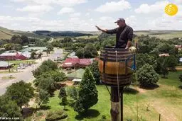 (تصاویر) شکستن رکورد گینس با زندگی در بشکه!