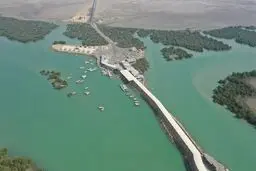شرایط نامساعد جوی اسکله‌های قشم را تعطیل کرد