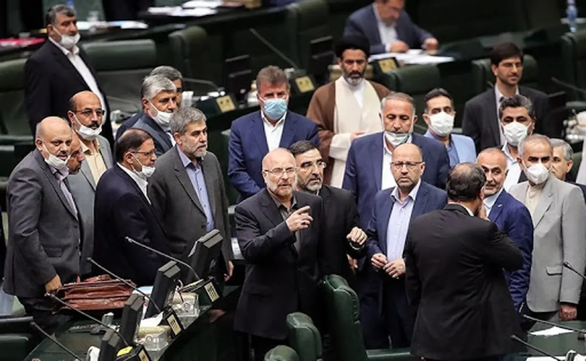 
روزنامه جمهوری اسلامی  |  نمایندگان مجلس، حتی شأن خودشان را هم حفظ نمی کنند
